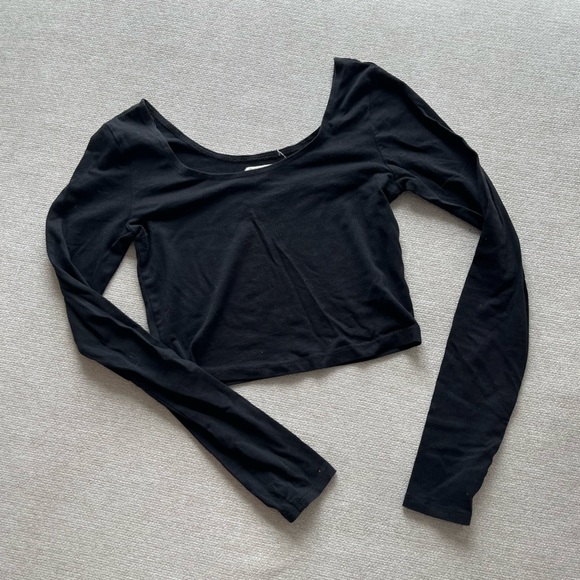 Black Long Sleeve Crop Top - Picture 2 of 2